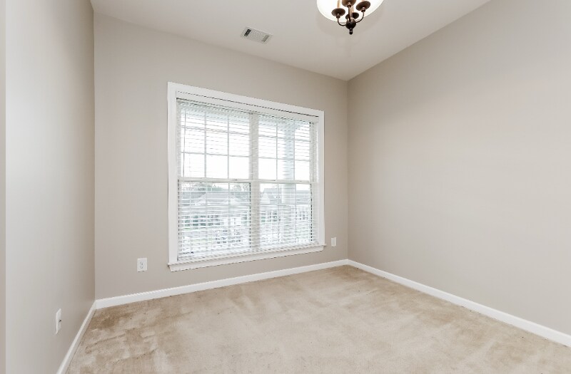 Building Photo - 4336 Silver Oaks Dr