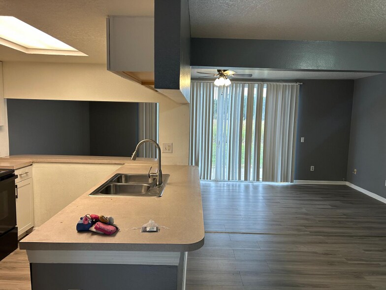 Building Photo - 363 Caribbean Dr