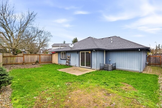 Building Photo - Beautiful 3 Bedroom, 2 Bath Home with Open Concept & Spacious Backyard