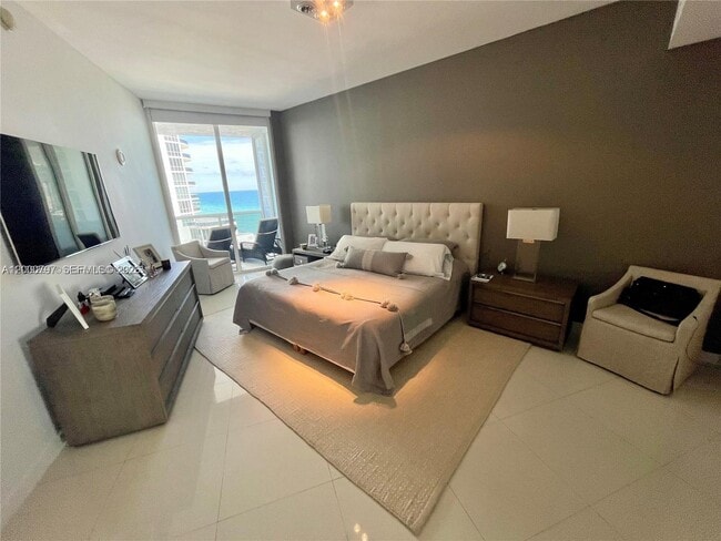 Building Photo - 15811 Collins Ave