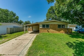 Building Photo - 545 Riverview Ave