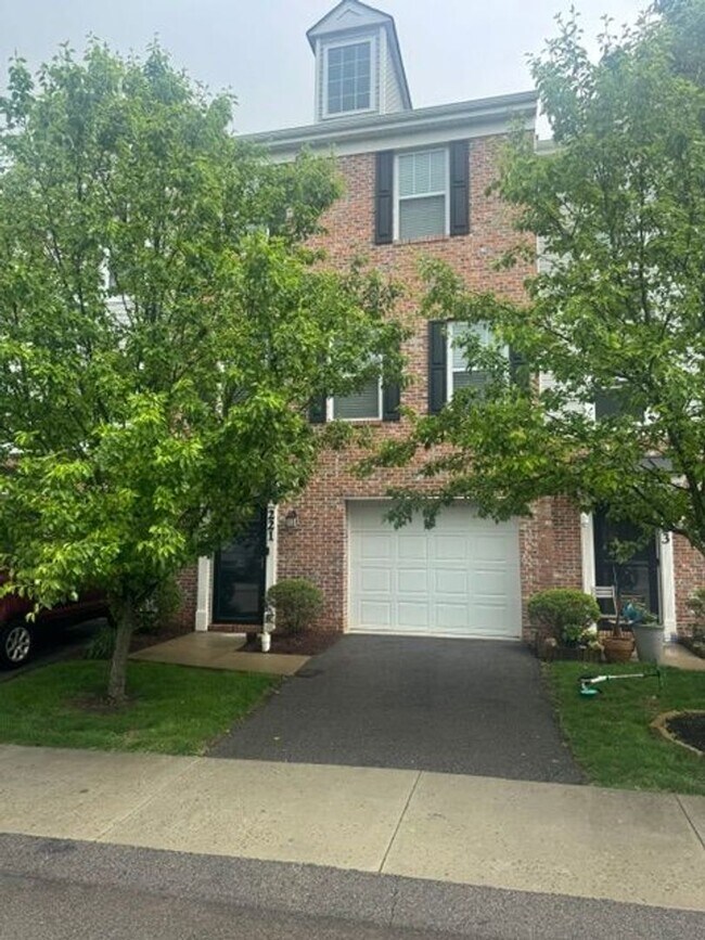 Building Photo - 221 Faulk Dr