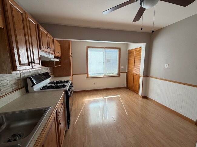 Building Photo - Two Bedroom Ranch for Rent