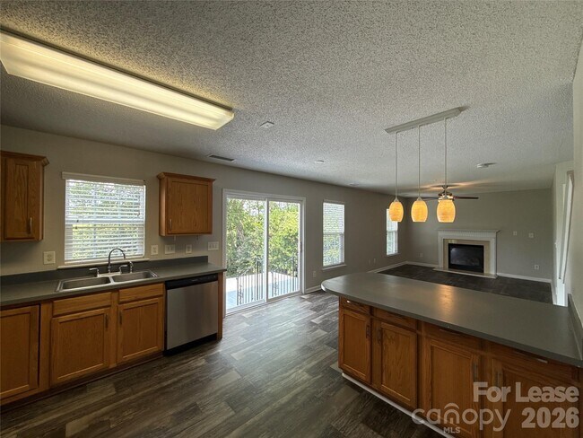 Building Photo - 1032 Meadowbrook Ln SW