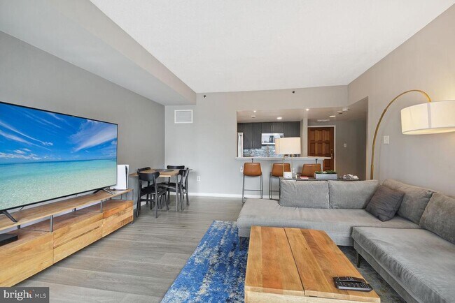 Building Photo - 1530 Key Blvd