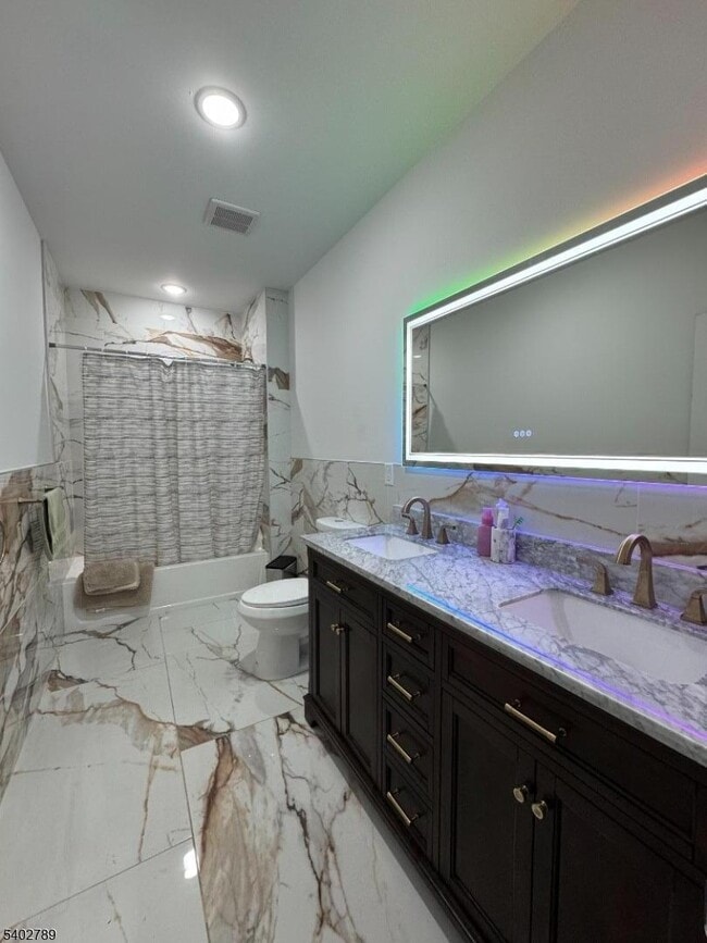 Building Photo - 528 Jefferson Ave