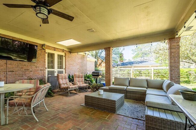 Building Photo - 2925 Fernway Dr