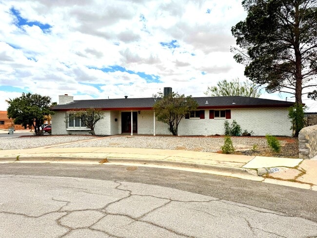 Building Photo - 139 Clairemont Rd