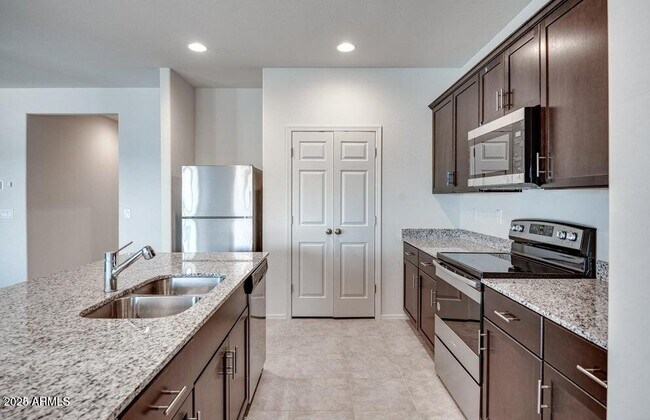 Building Photo - 18354 N Buckhorn Trail