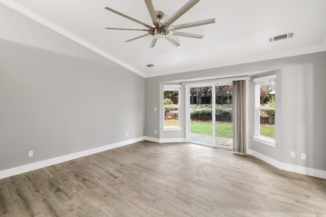 Building Photo - 3451 Woodbury Dr