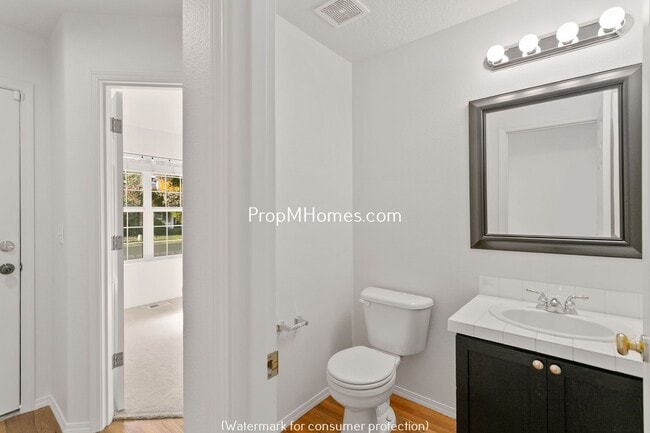 Building Photo - Wonderful Three Bedroom Plus Office In Bea...