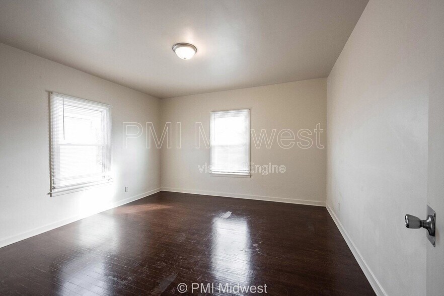 Building Photo - 264 N Holmes Ave