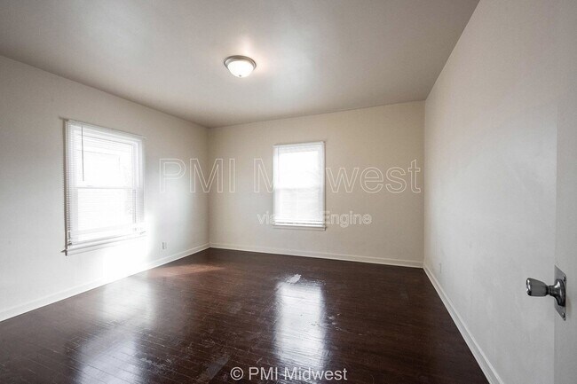 Building Photo - 264 N Holmes Ave