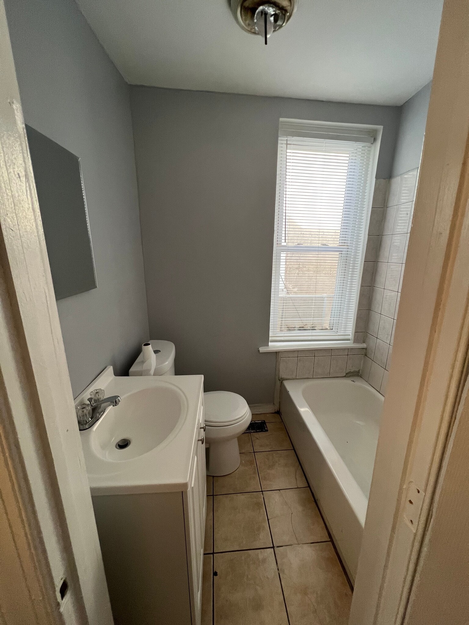 Building Photo - 2135 E Auburn St