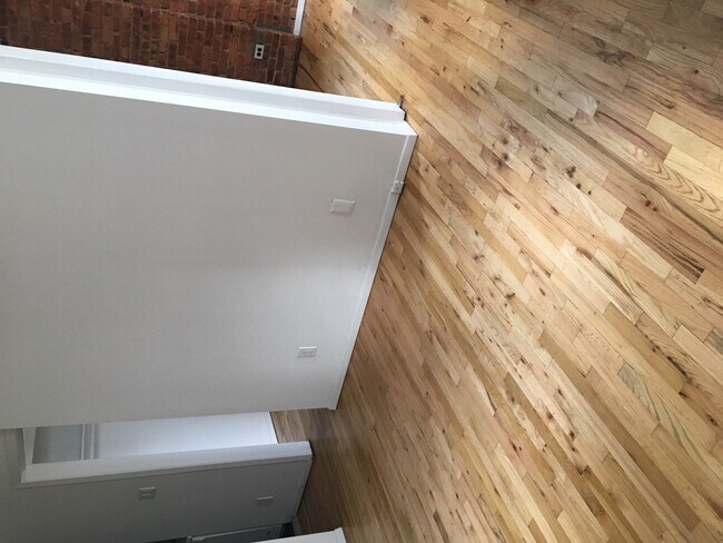 Building Photo - 1122 3rd Ave