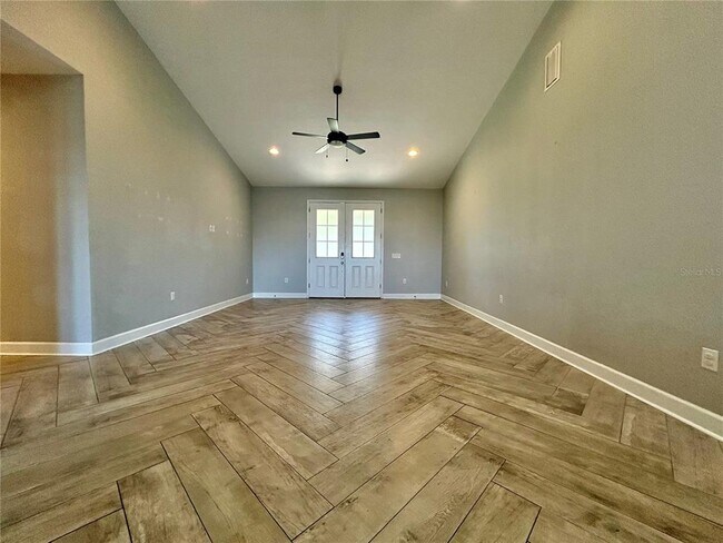 Building Photo - 1027 Campbell Ave