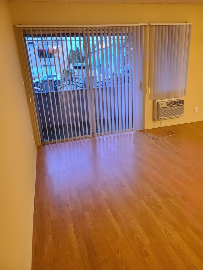 Building Photo - 11110 Moorpark St