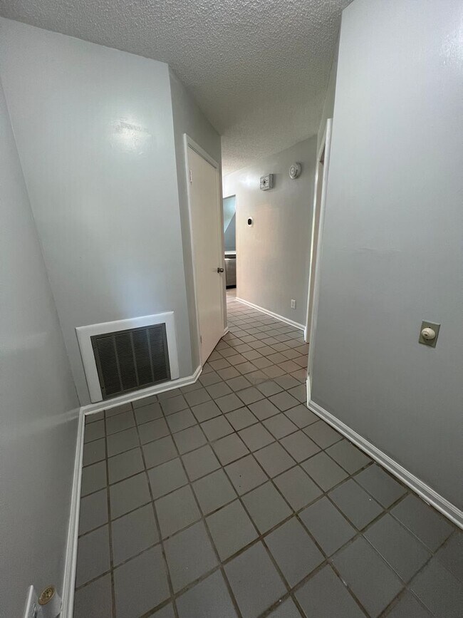 Building Photo - Spacious Unit at Crossland Downs (Across f...