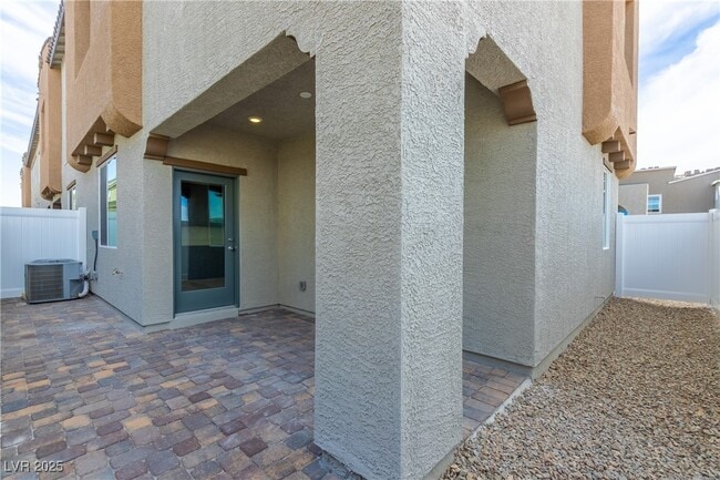 Building Photo - 2502 Vittora Pointe St
