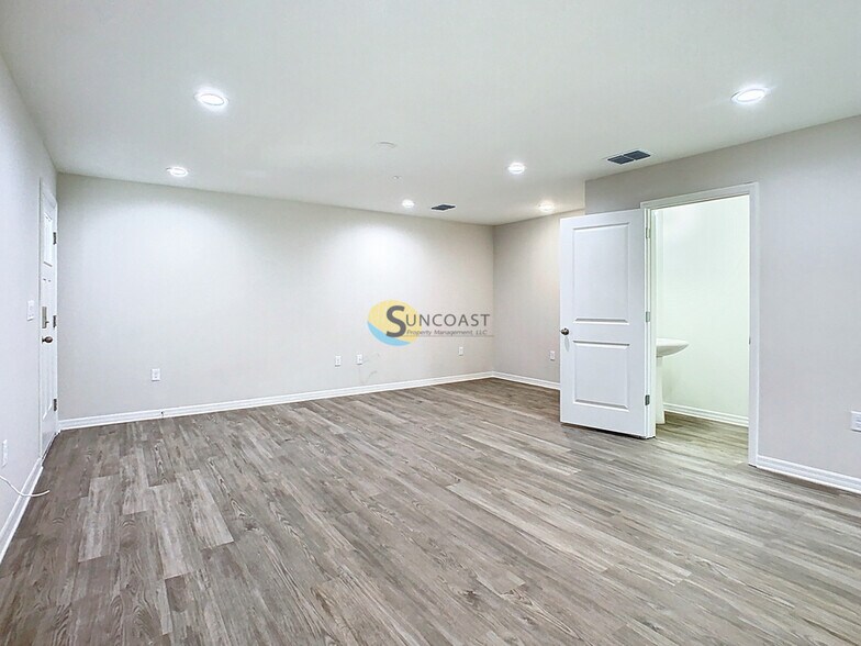 Building Photo - 3821 SW 43rd Ct