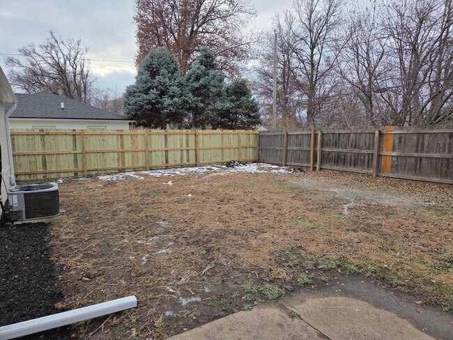Building Photo - 3 bed, 1 bath, 1 car garage with fenced in backyard. District 66, right next to Aksarben!