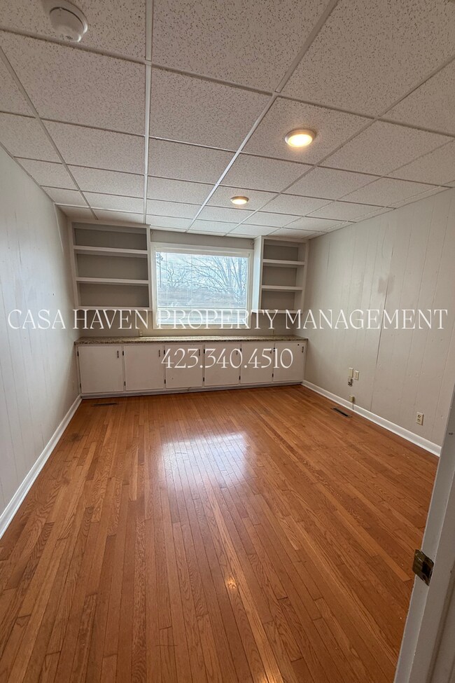 Building Photo - Johnson City, TN – 3 Bedroom Apartment with Utilities Included!