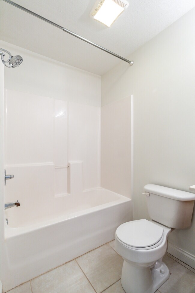 Building Photo - 624 Drakewood Rd