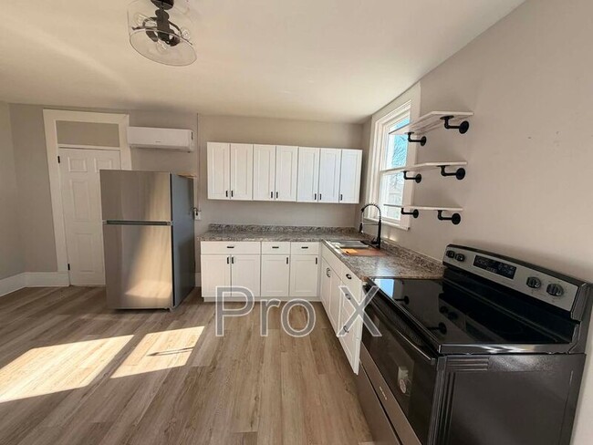 Building Photo - 1230 W 9th St