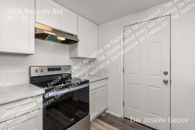 Building Photo - 3208 Phillips Ave