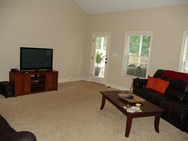 Building Photo - 1038 Barrett Dr
