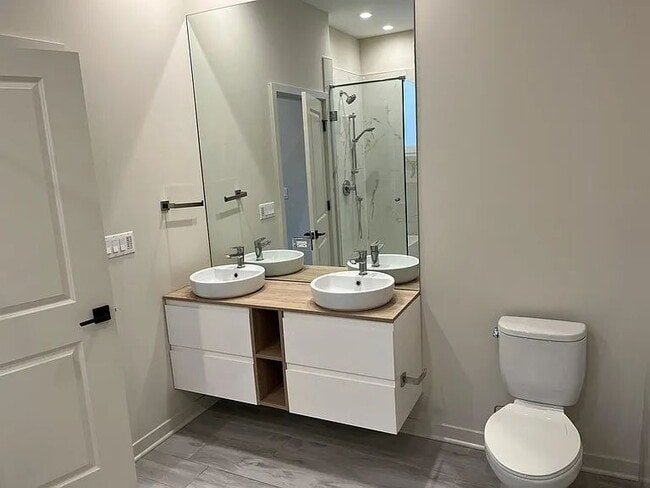 Building Photo - 790 E Irving Park Rd