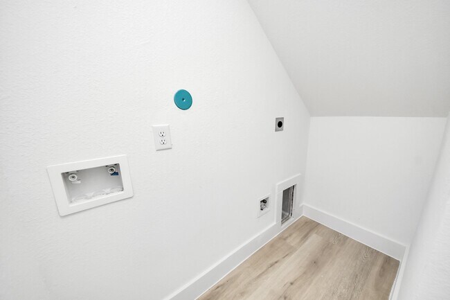 Building Photo - 4410 Allen St