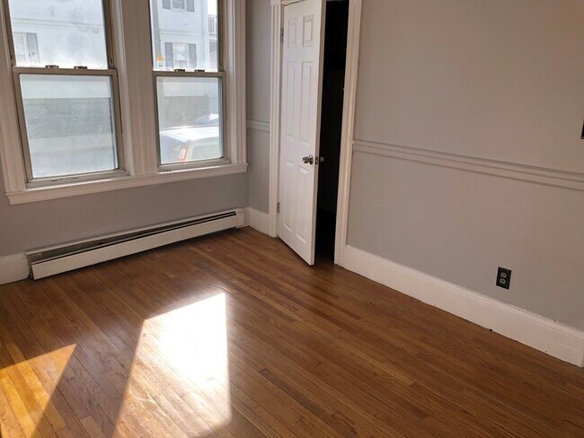 Building Photo - 203 N St