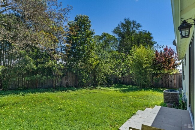 Building Photo - 1554 Laurel St