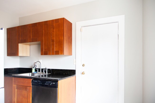 Building Photo - 4510 Dix st