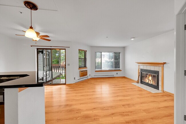 Building Photo - $2,195.00, 2 Bed 2 Bath Condo in Boulder w...