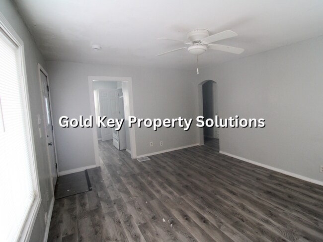 Building Photo - COMING SOON!! 2 BR 1 BA House with New Flooring and Paint (SECTION 8 APPROVED)