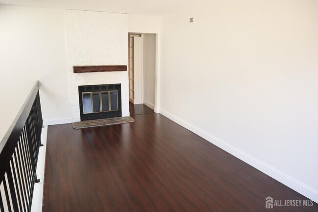 Building Photo - 1306 Commons at Kingswood Dr