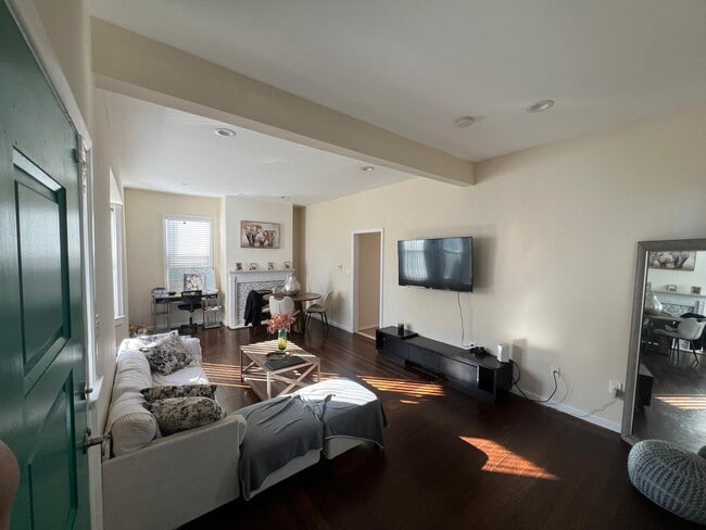 Building Photo - 1444 Esterbrook Ave