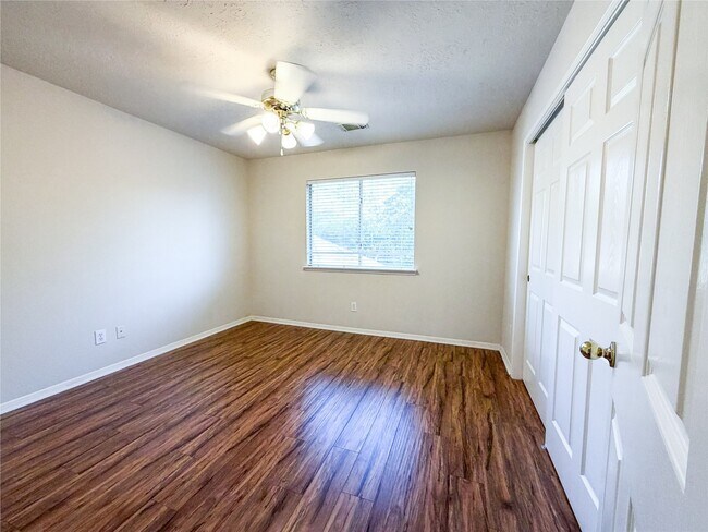 Building Photo - 2439 Shelby Park Dr