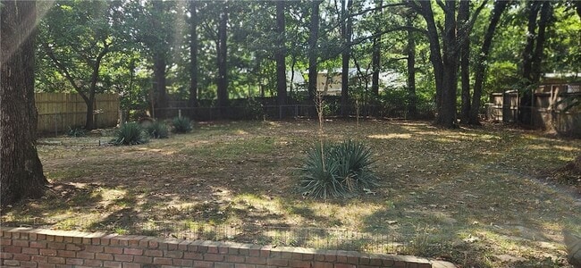 Building Photo - 2117 N Briarwood Ln