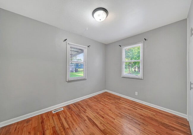 Building Photo - 2221 N 32nd St