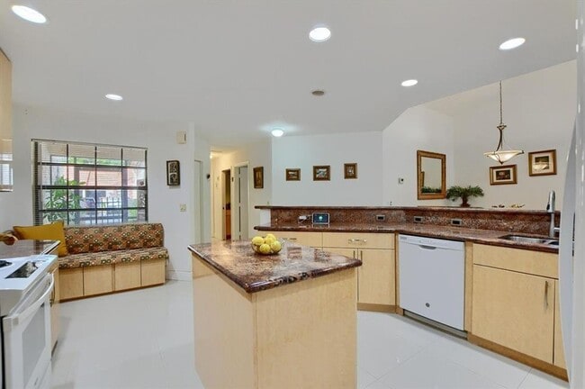 Building Photo - 65 Centennial Ct