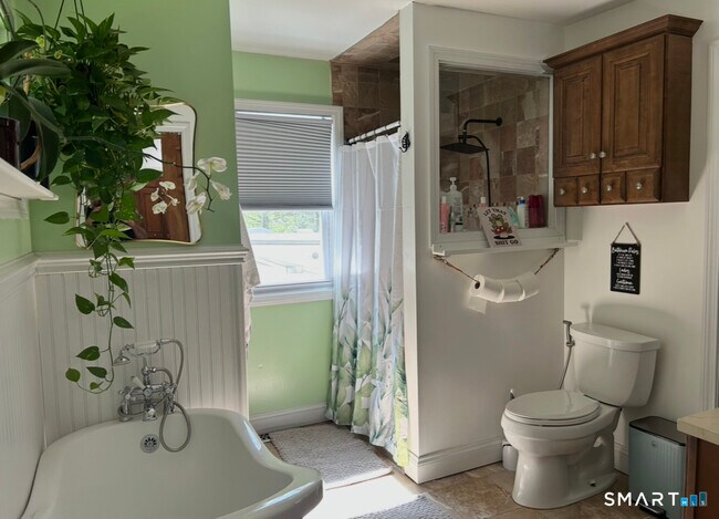 Building Photo - 16 Flak Ln