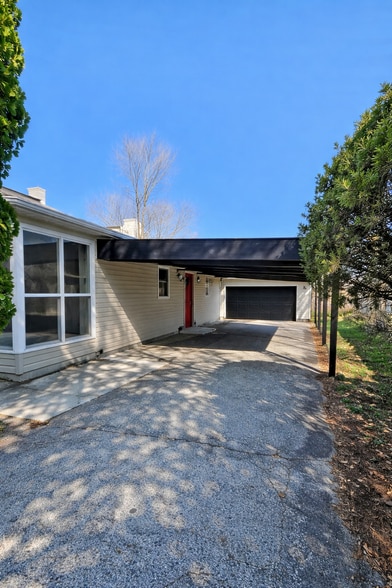 Building Photo - 47 S Brentwood Ave