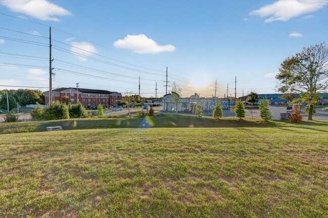 Building Photo - Modern 2-Bedroom Townhome