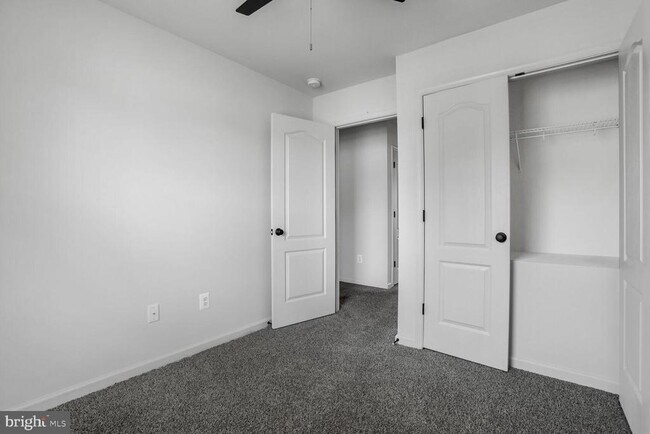 Building Photo - 2437 Drake Ln