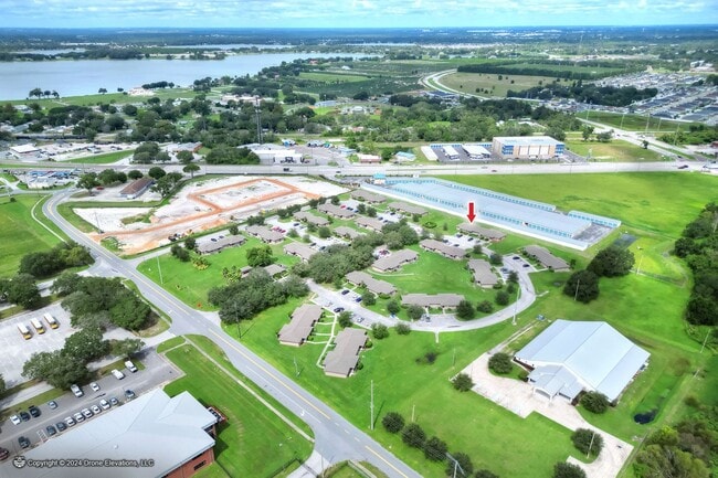 Building Photo - ***Flexible Move-In Specials Available!! Cute 2 Bedroom Apartment in Eagle Lake