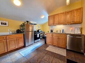 Building Photo - 814 South Ave