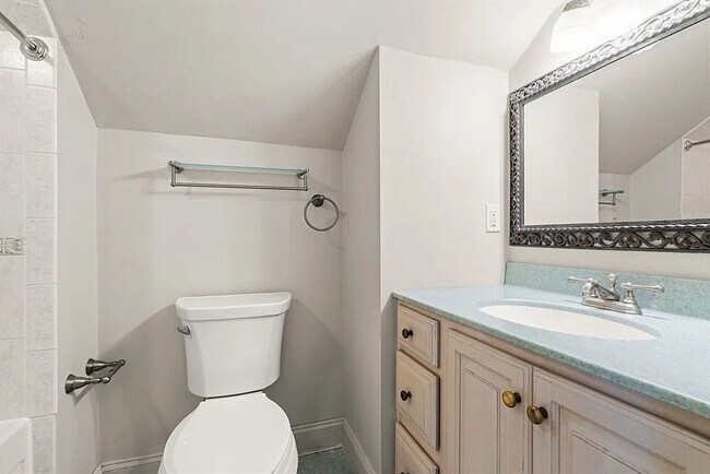 Building Photo - 334 Mystic St